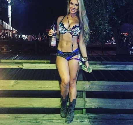 Karin Noelle actriz erótica imágenes