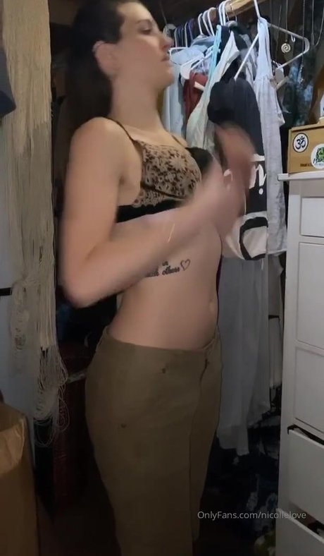 Nicollelove estrella porno atractiva fotos