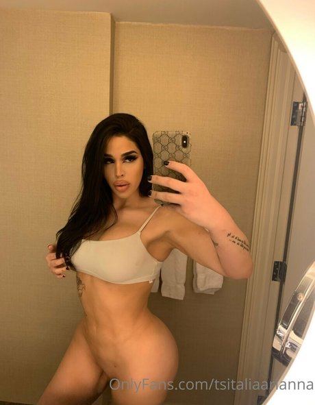 Italia Arianna actriz libre recopilación