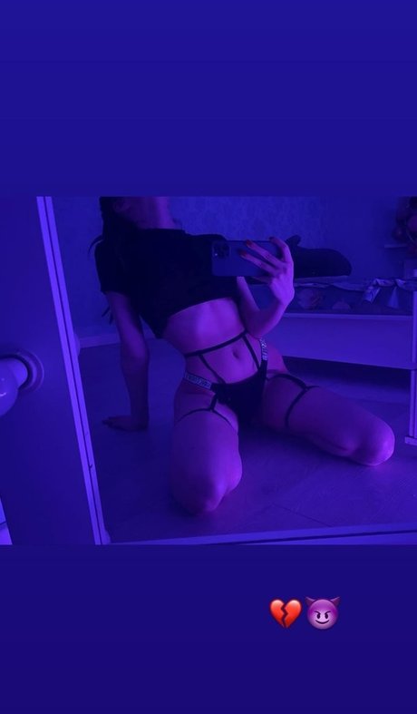 Meflia estrella porno desnuda galería