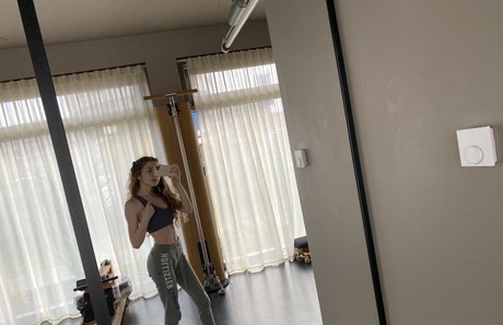 RyyFyy modelo bonita imágenes