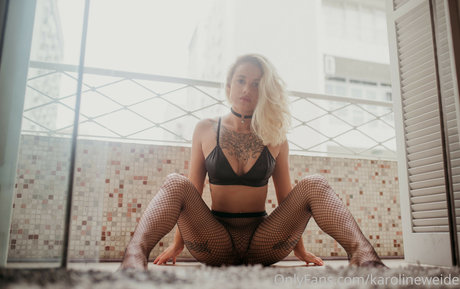 Karoline Weide actriz atractiva galerías