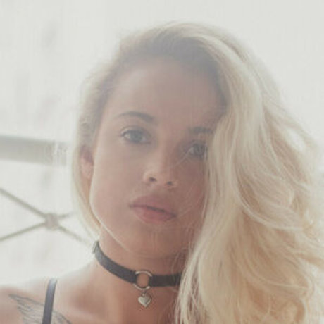 Karoline Weide actriz exclusiva archivo