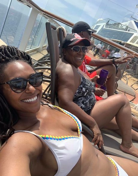 Dr Ebonie Vincent desnudos de modelos fotos