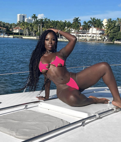 Ghanaiandol modelo bonita galerías