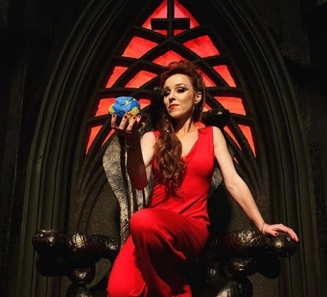 Ruth Connell estrella adulta galerías