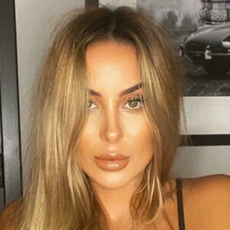 Crystalita xtra modelo caliente galería