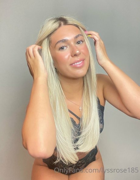 Alyssa Schoener modelo bonita foto