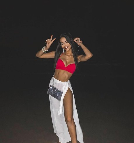 Isadora Quadros estrella porno desnuda galerías