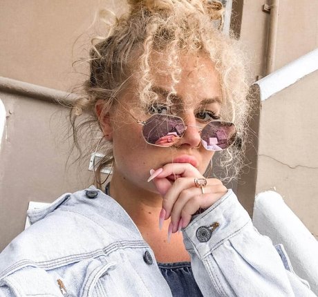 Emmahaggstrom estrella porno erótica imágenes