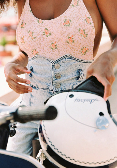 Tina Kunakey modelo agradable archivo