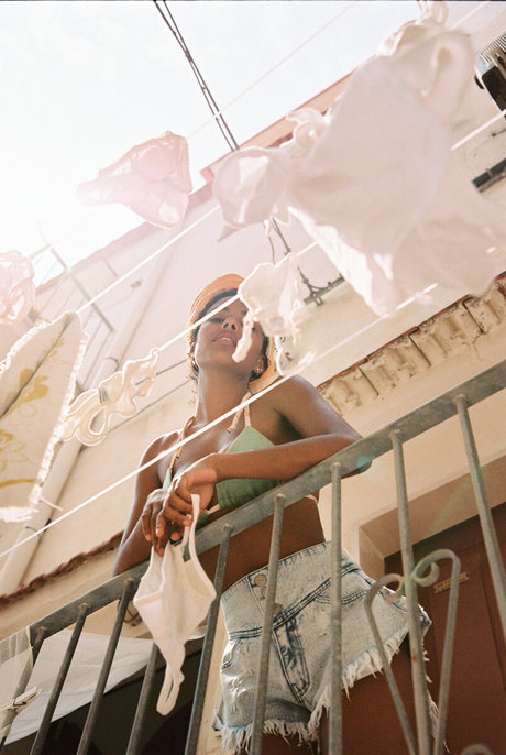 Tina Kunakey desnudos de estrellas porno recopilación