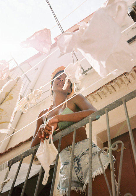 Tina Kunakey modelo hd galería