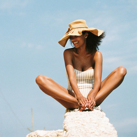 Tina Kunakey actriz xxx foto