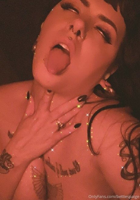 BettiesPaige estrella porno de arte galería