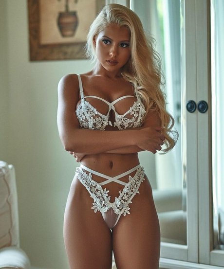 Lauren Luongo modelo desnudo foto
