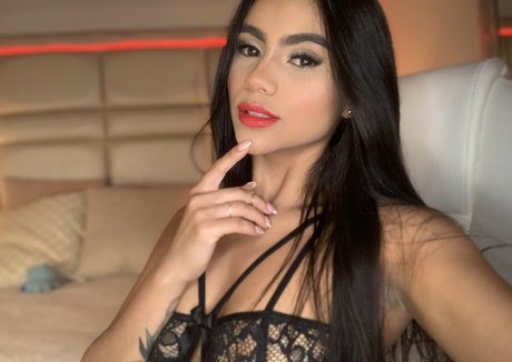 Paloma Salvatore estrella porno desnuda imágenes