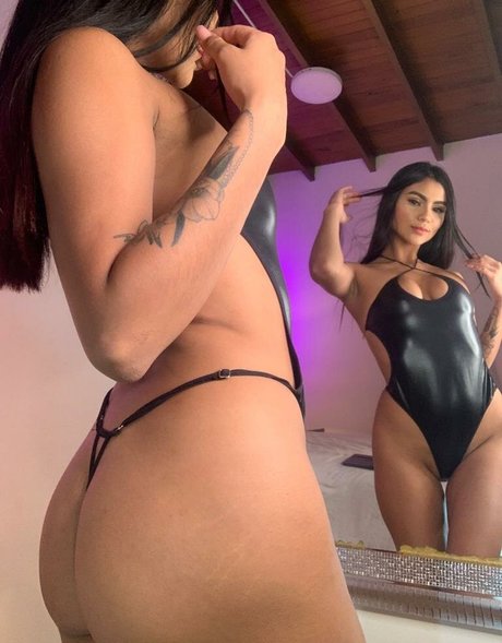 Paloma Salvatore estrella de alta calidad galerías