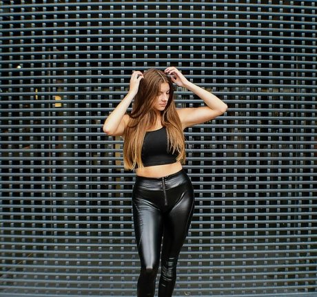 estrellas de tiktok onlyfans xxx caliente imágenes