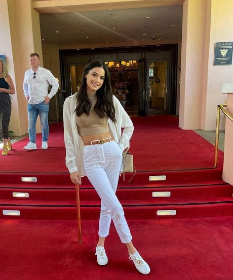 Sandra Dziwiszek hermosa estrella porno imagen