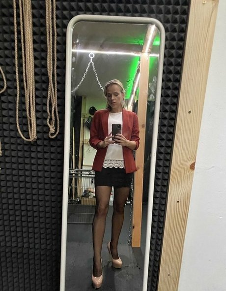 Lady Annabelle estrella galerías