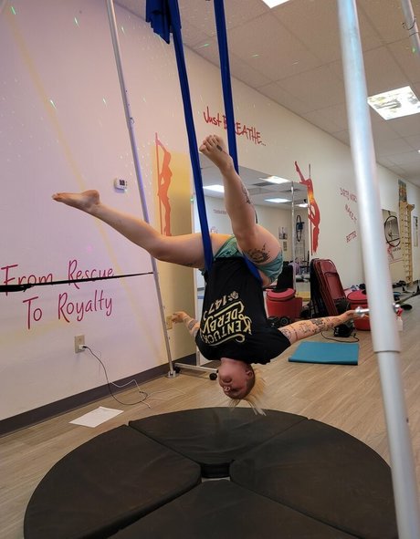 Skeletons twin hermosa actriz galerías