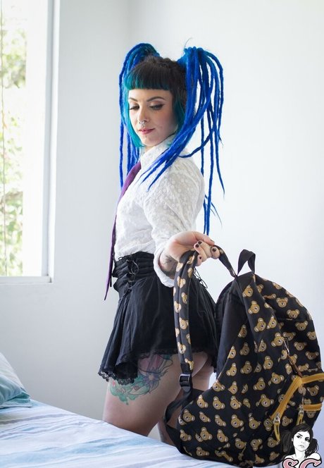 naypi modelo desnuda galerías