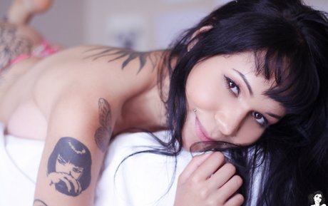 Ilana SG actriz desnuda galería