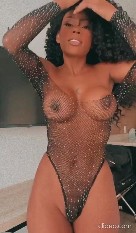 Santana Skyy actriz caliente archivo