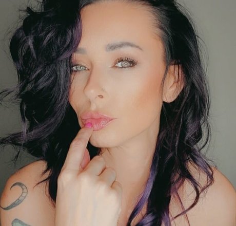 Amy Nichole estrella adulta galerías