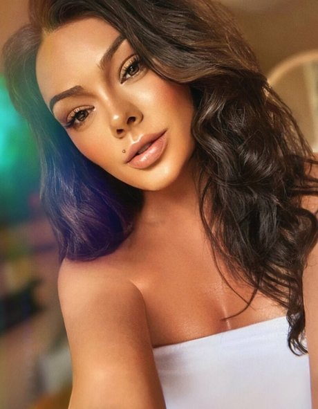 Imogen Loxley modelo sexy imagen