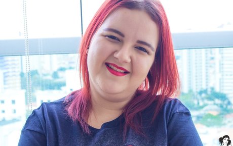 EllaRed actriz caliente imágenes