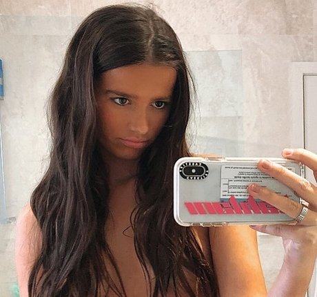 Kahlani Birchall estrella libre galería