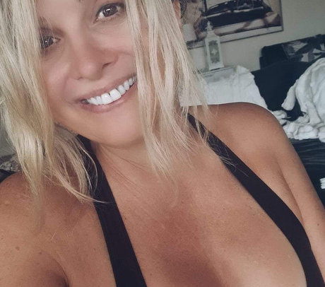 Helen Eleni modelo xxx imágenes