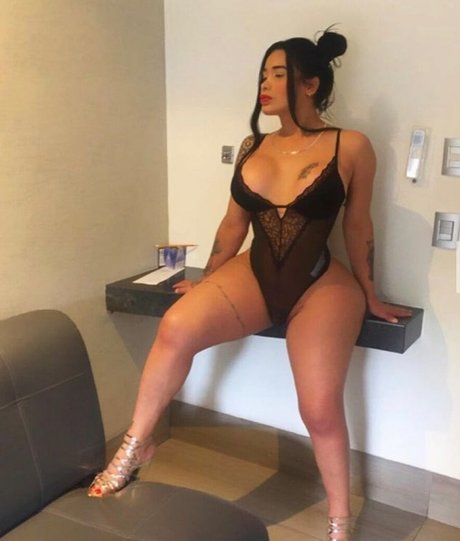 Italia Jimenez estrella porno atractiva imágenes