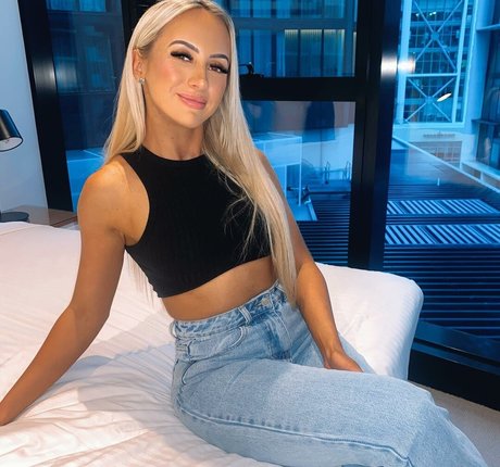 Taylah Small actriz de alta calidad galería