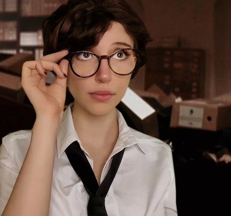 breadwitchery actriz de desnudos galerías