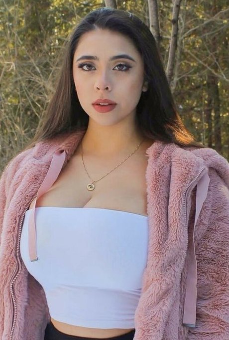 Reema Balouch modelo desnuda fotos