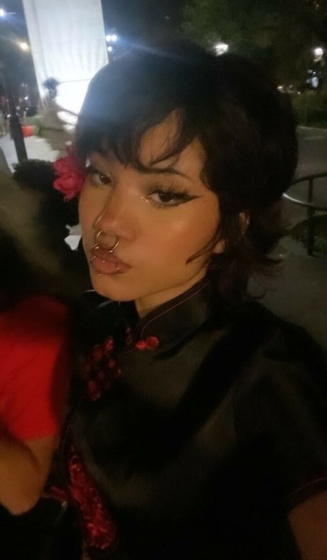 Saintsgoth modelo atractivo imagen