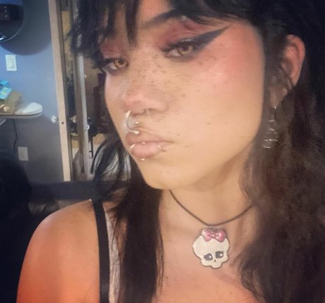 Saintsgoth buen modelo imagen