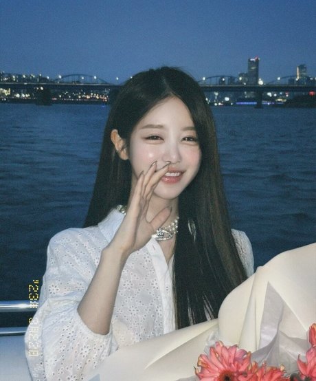 Uzaa modelo desnudo recopilación