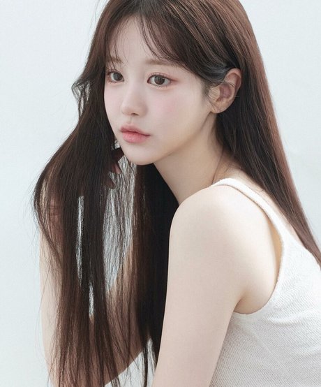 Uzaa actriz porno imágenes