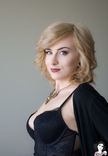 Moonchiild estrella porno xxx foto