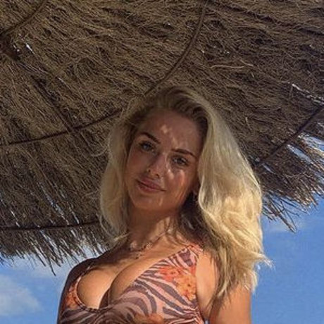 Mia Brodrick modelo erótico foto