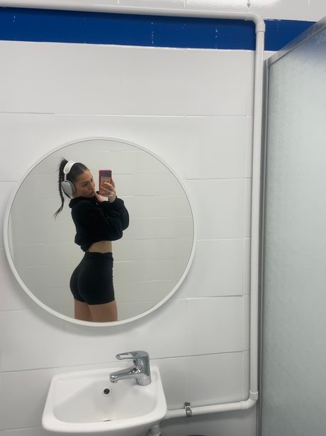 Alliyah desnudos estrella galerías