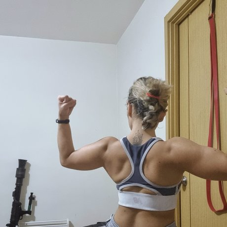 Nyaaati estrella porno bonita imágenes