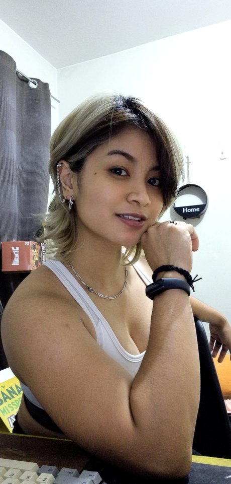 Nyaaati actriz erótica galerías