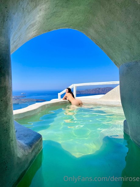 Demi Rose_ modelo superior imágenes