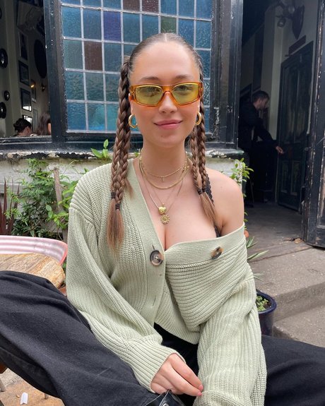 Elsie Hewitt modelo hd galerías