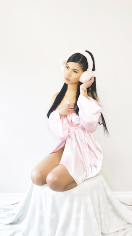 Alyanna Joelle modelo desnuda archivo